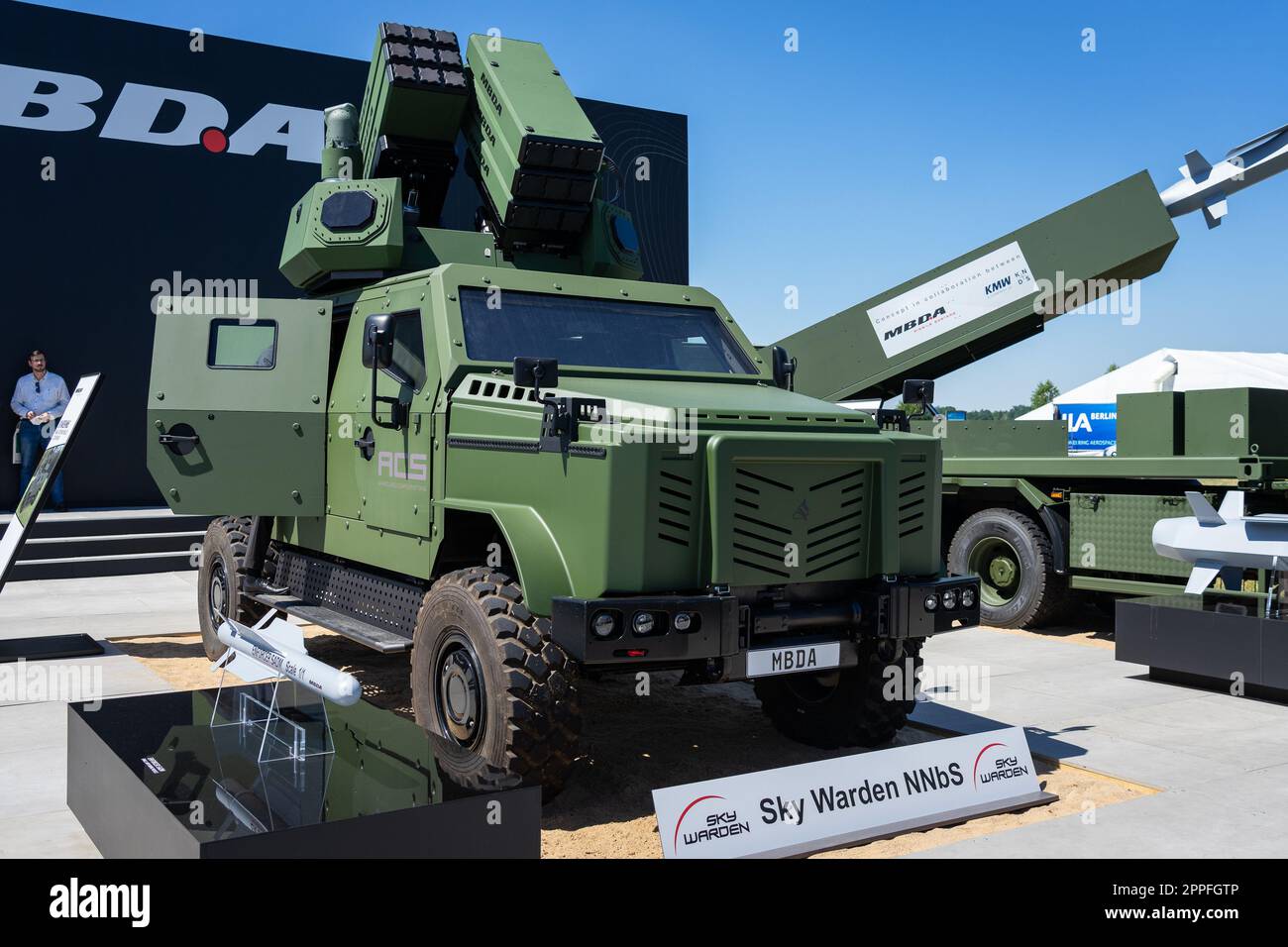 BERLIN, ALLEMAGNE - 23 JUIN 2022: Sky Warden NBS - petit système antimissiles Drone sur Enok par MBDA. Exposition ILA Berlin Air Show 2022 Banque D'Images