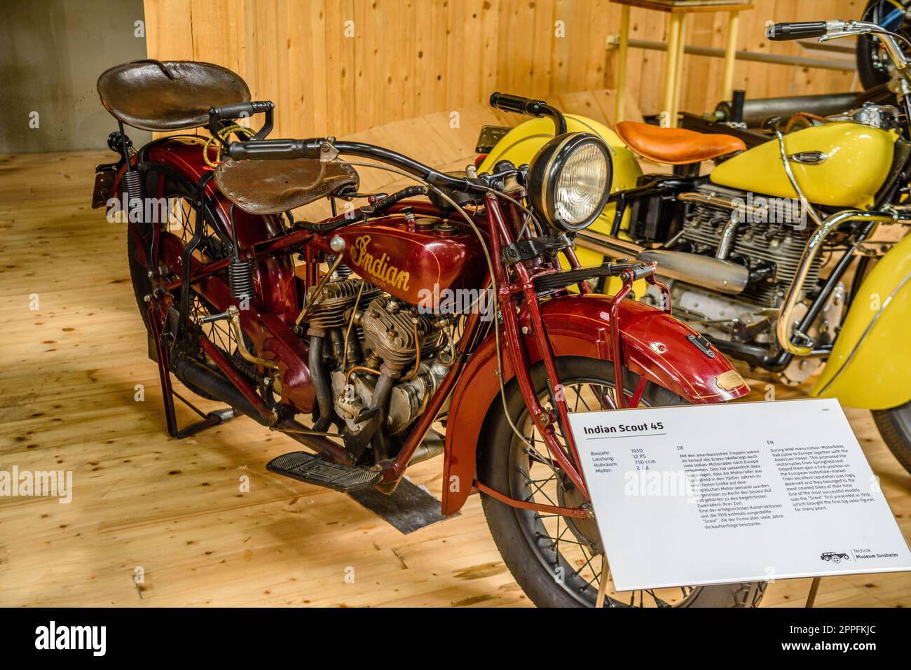 SINSHEIM, ALLEMAGNE - MAI 2022 : moto rouge Indian SC Banque D'Images