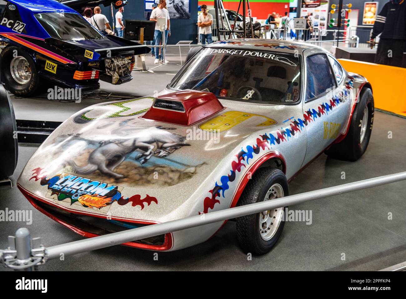 SINSHEIM, ALLEMAGNE - MAI 2022 : dragster voiture de course Opel GT Hirider Wheeliecar Banque D'Images