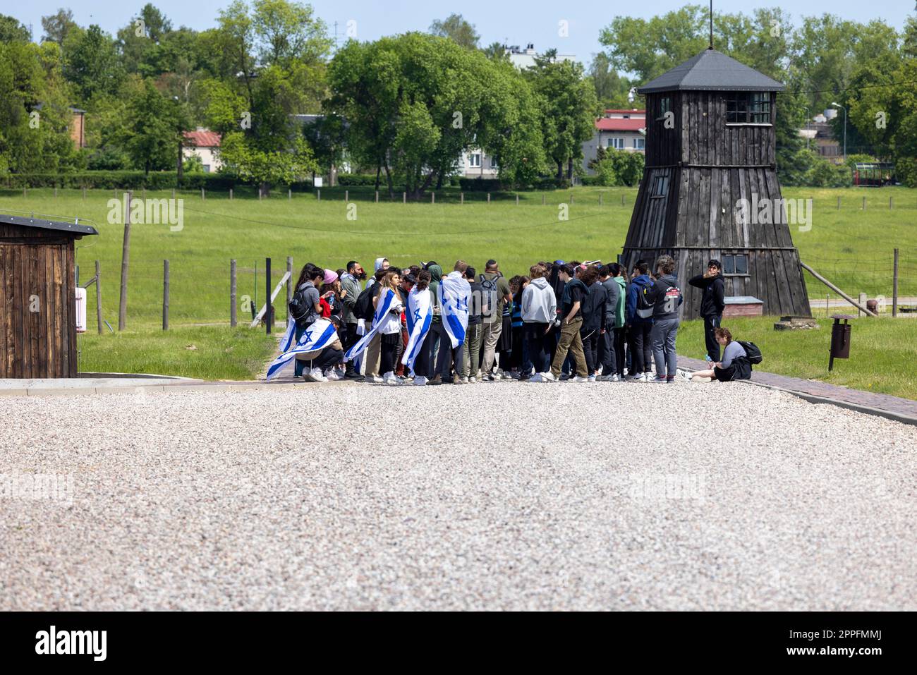 Un groupe de touristes juifs dans le camp nazi de concentration et d'extermination de Majdanek, Lublin, Pologne Banque D'Images
