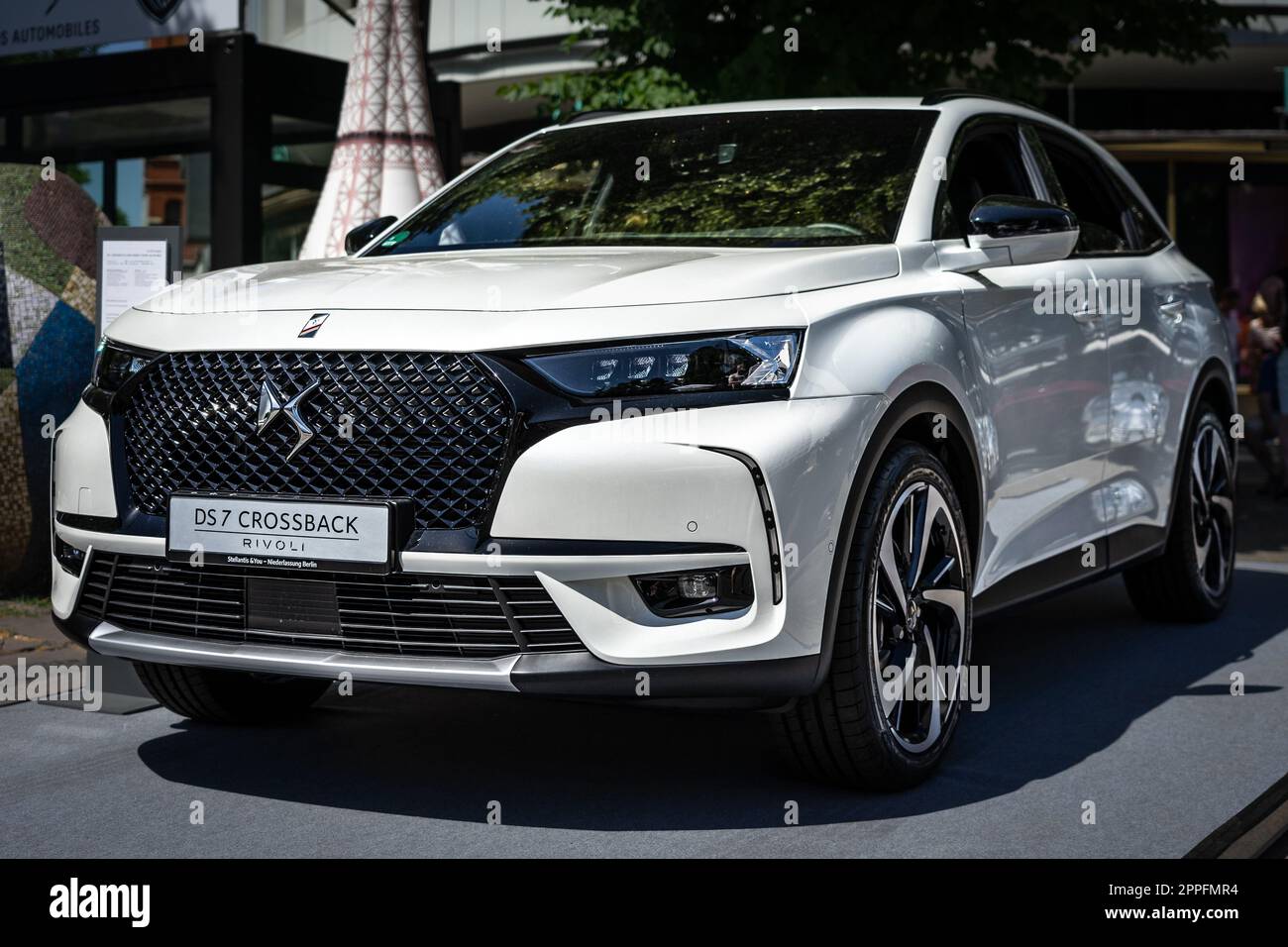 BERLIN - 18 JUIN 2022 : vus multisegment compact de luxe DS 7 Crossback. Classic Days Berlin. Banque D'Images