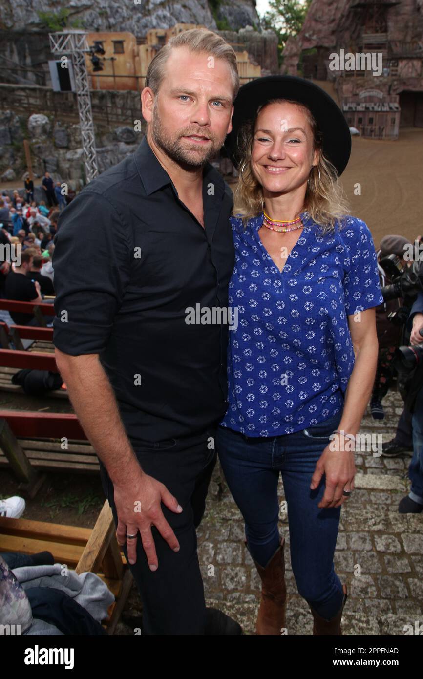 Rhea Harder-Vennewald avec son mari JÃ¶rg Vennewald, première Karl May Festival, Bad Segeberg, 25.06.2022 Banque D'Images