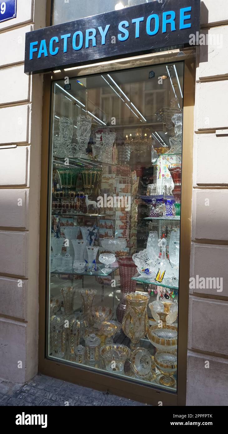 Prague, République Tchèque - 11 mai 2022 : la porte de la boutique de souvenirs de Prague, République Tchèque Banque D'Images