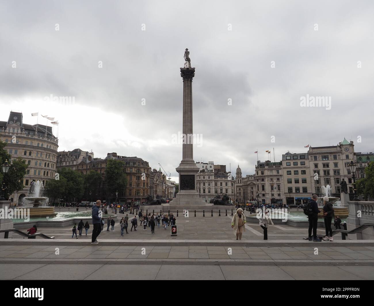 Trafalgar Square et Nelson colonne à Londres Banque D'Images