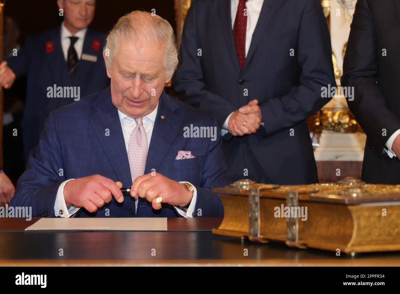 Roi Charles III,visite d'Etat à Hambourg,31.03.2023,entrée dans le livre d'or Banque D'Images