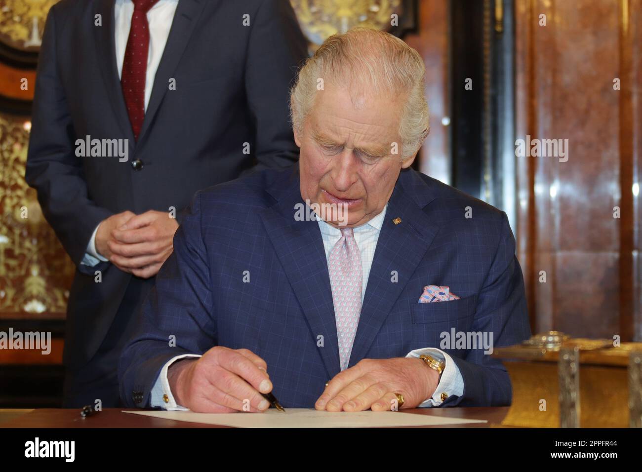 Roi Charles III,visite d'Etat à Hambourg,31.03.2023,entrée dans le livre d'or Banque D'Images