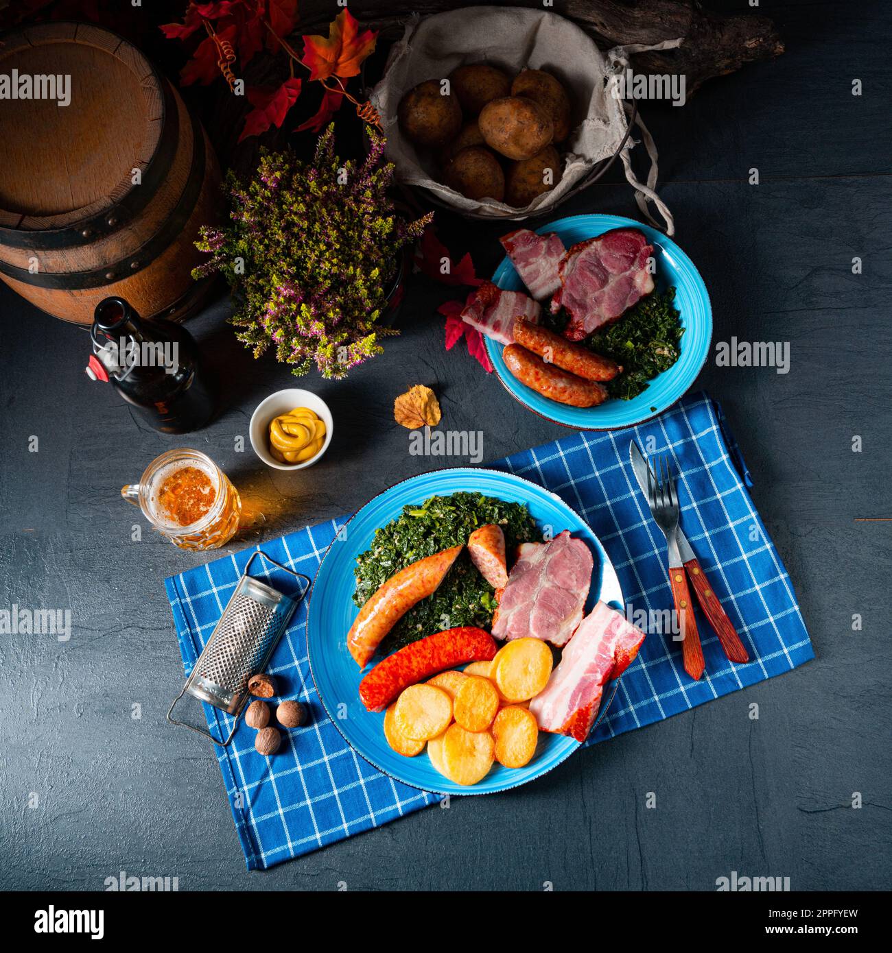 Délicieux chou vert oldenburger avec saucisse de Pinkel Banque D'Images