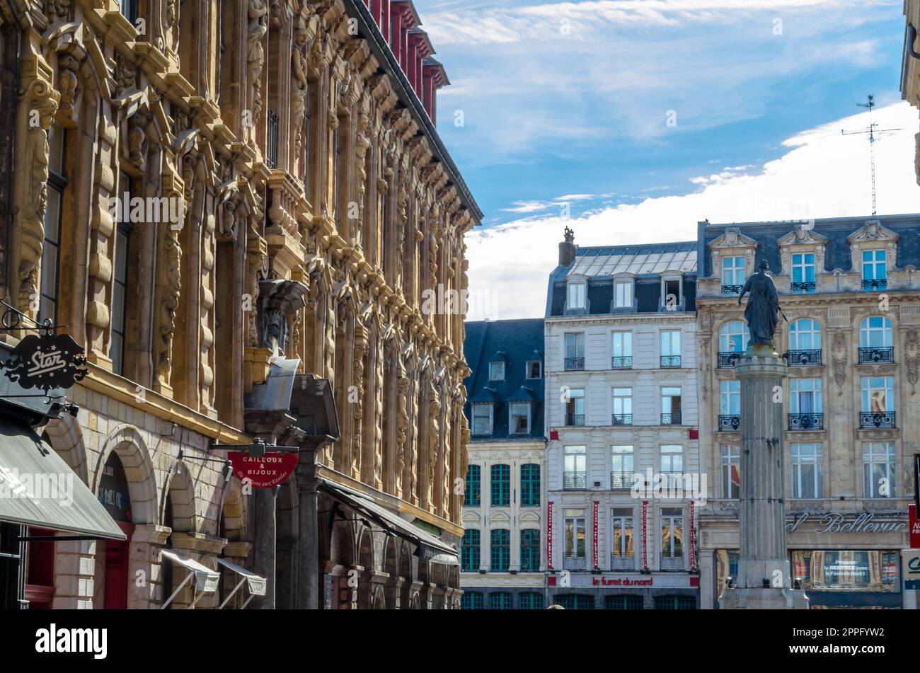 LILLE, FRANCE - 17 AOÛT 2013 : paysage urbain, rues du centre historique de Lille, nord de la France Banque D'Images