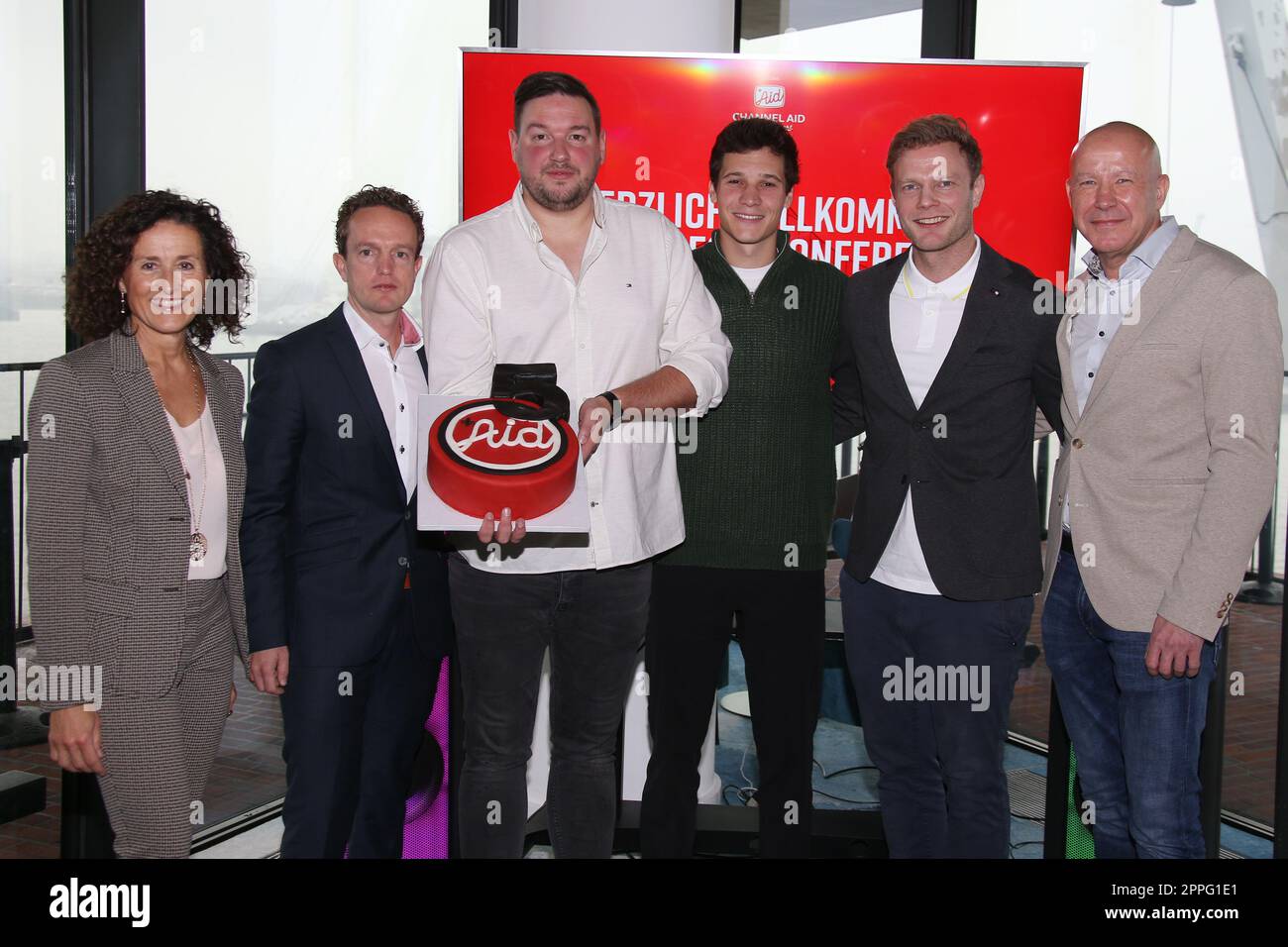 Madeleine Marx, Claudia ZÃ¼gler-Hingst, Roland Melz, Fabian Narkus, Wincent Weiss, Christian StÃ¼binger, Stephan von Naguschewski. Live Aid Pressekonferenz, PrÃ¤présentation des Hauptactes, Westin Hotel Elbphilharmonie Hamburg, 22.11.2022 Banque D'Images