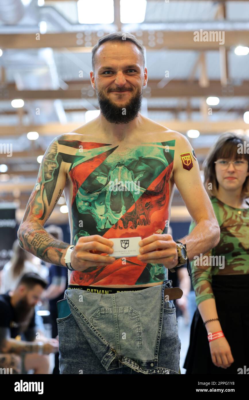 Participant non identifié à la 15e convention Tattoofest à Cracovie. Banque D'Images