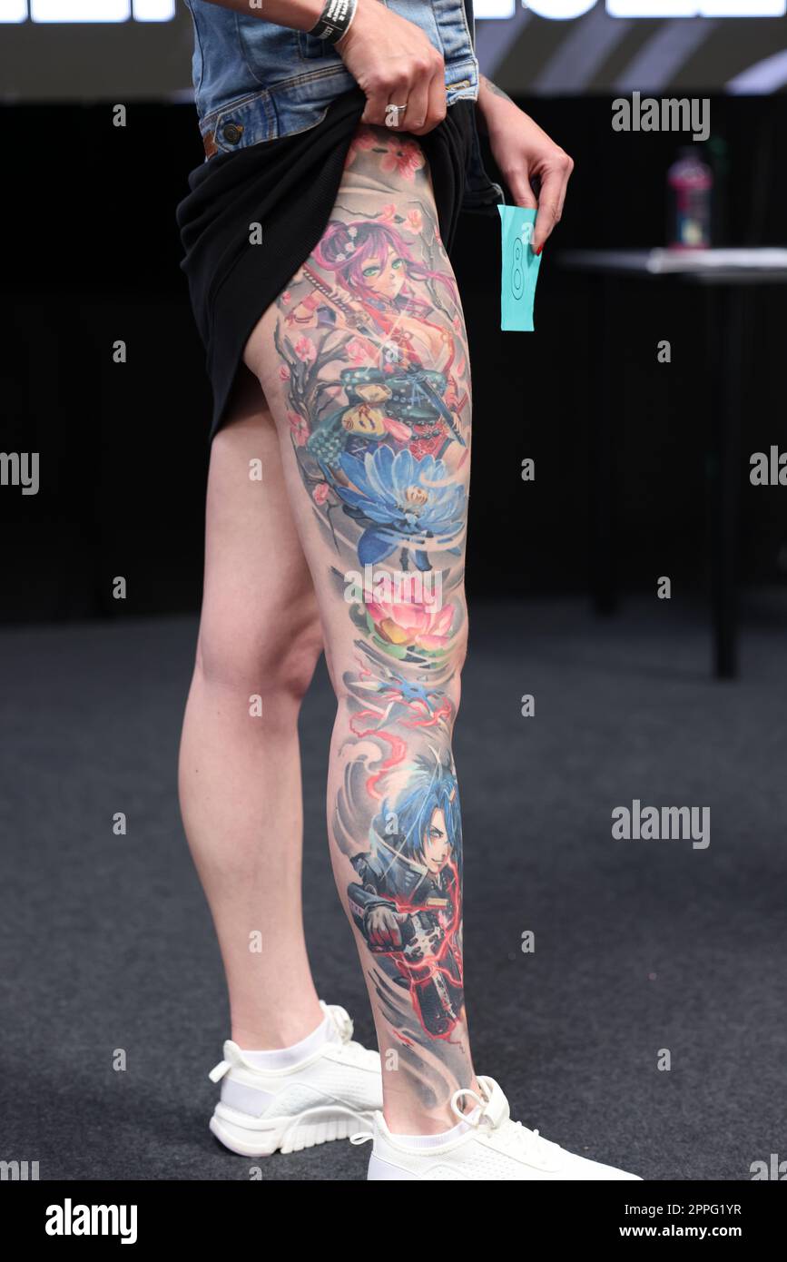 Participant non identifié lors du concours du meilleur tatouage à la 15e convention Tattoofest à Cracovie. Un des festivals de tatouage les plus prestigieux. Banque D'Images