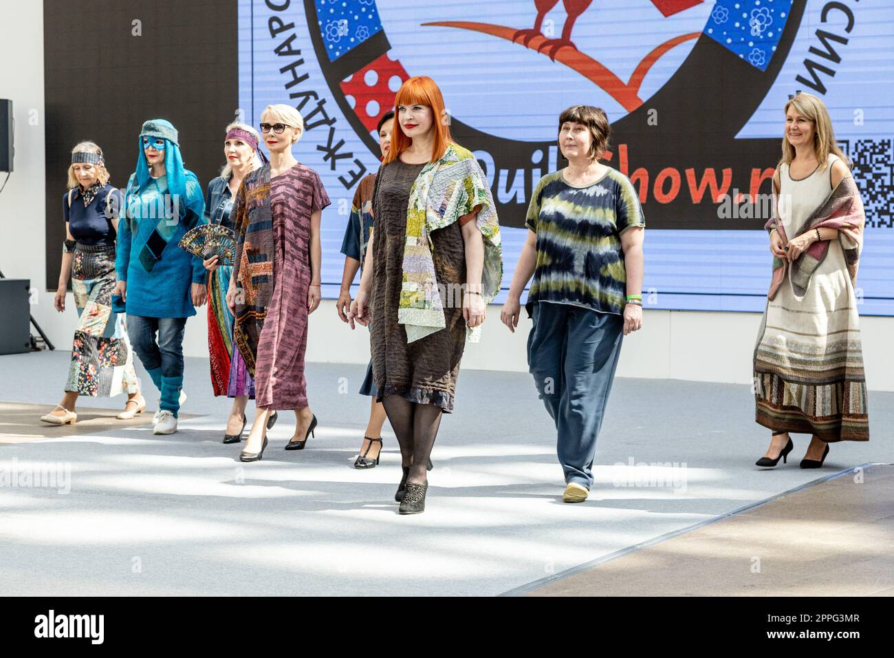 Exposition de collections de robes patchwork à Moscou Banque D'Images