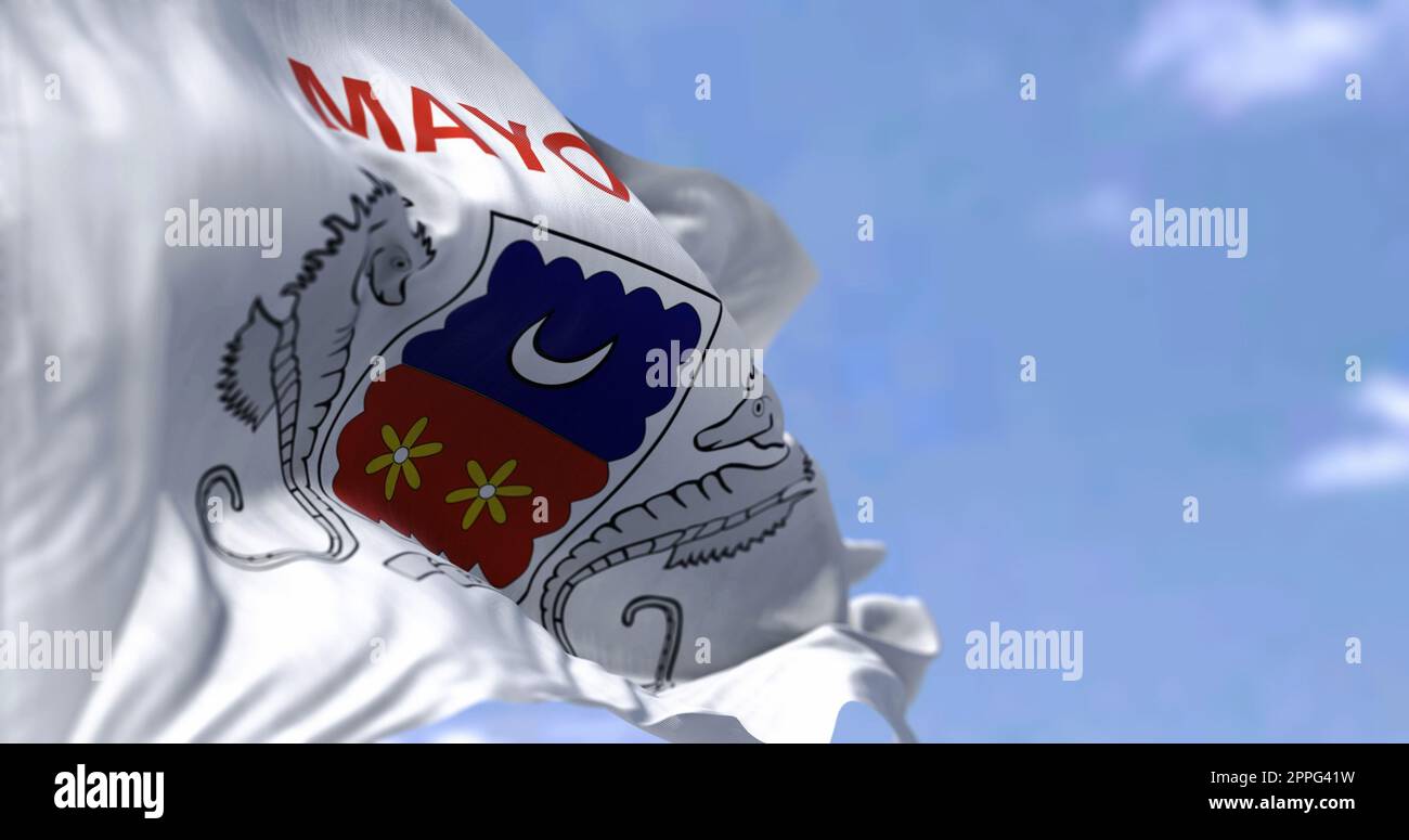 Drapeau de Mayotte agitant dans le vent par temps clair Banque D'Images