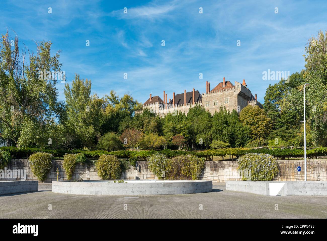 Palais des ducs de Bragance, un domaine médiéval à Guimarães, Portugal Banque D'Images Palais des ducs de Bragance, un domaine médiéval à Guimarães, Portugal Banque D'Images
