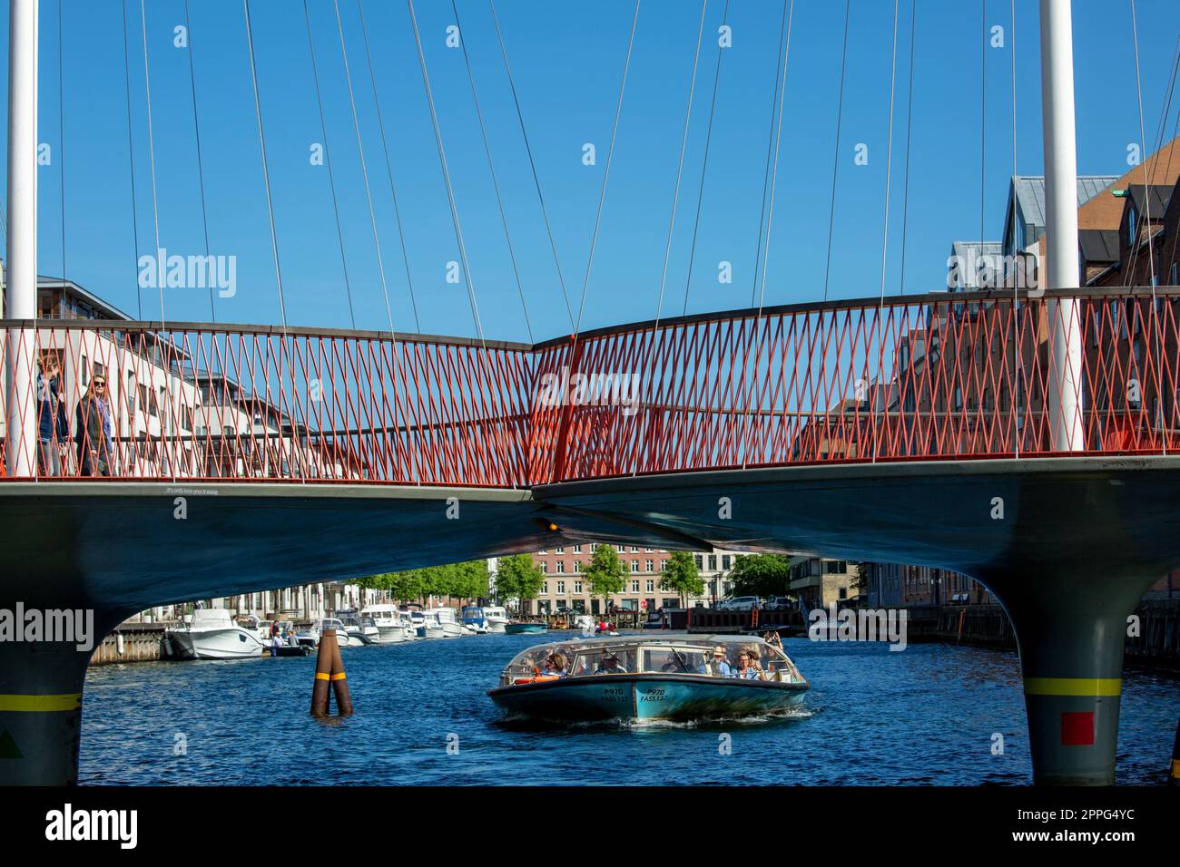 The Circle Bridge, pont piétonnier enjambant l'embouchure sud du canal Christianshavn, Copenhague, Danemark Banque D'Images