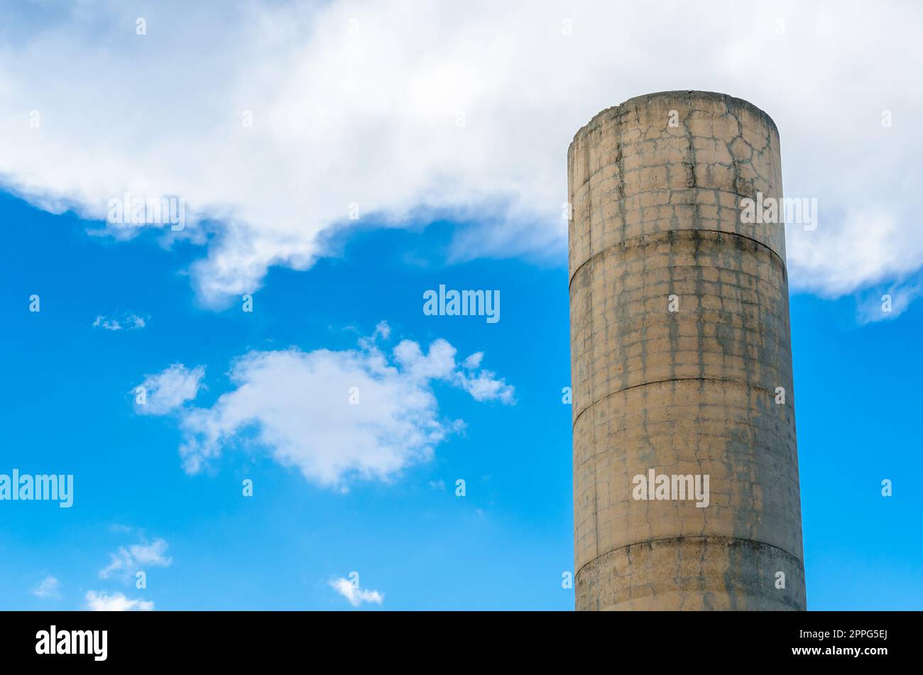 MADRID, ESPAGNE - 6 JUIN 2021 : détail des structures en béton dans le parc Juan Carlos I à Madrid, Espagne Banque D'Images