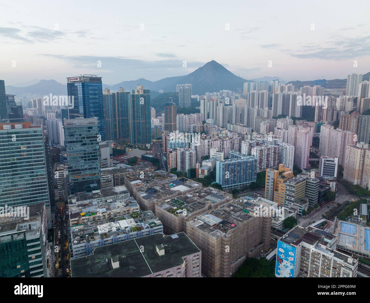 Kwun Tong, Hong Kong 21 novembre 2021 : vue de dessus du quartier des affaires de Hong Kong Banque D'Images