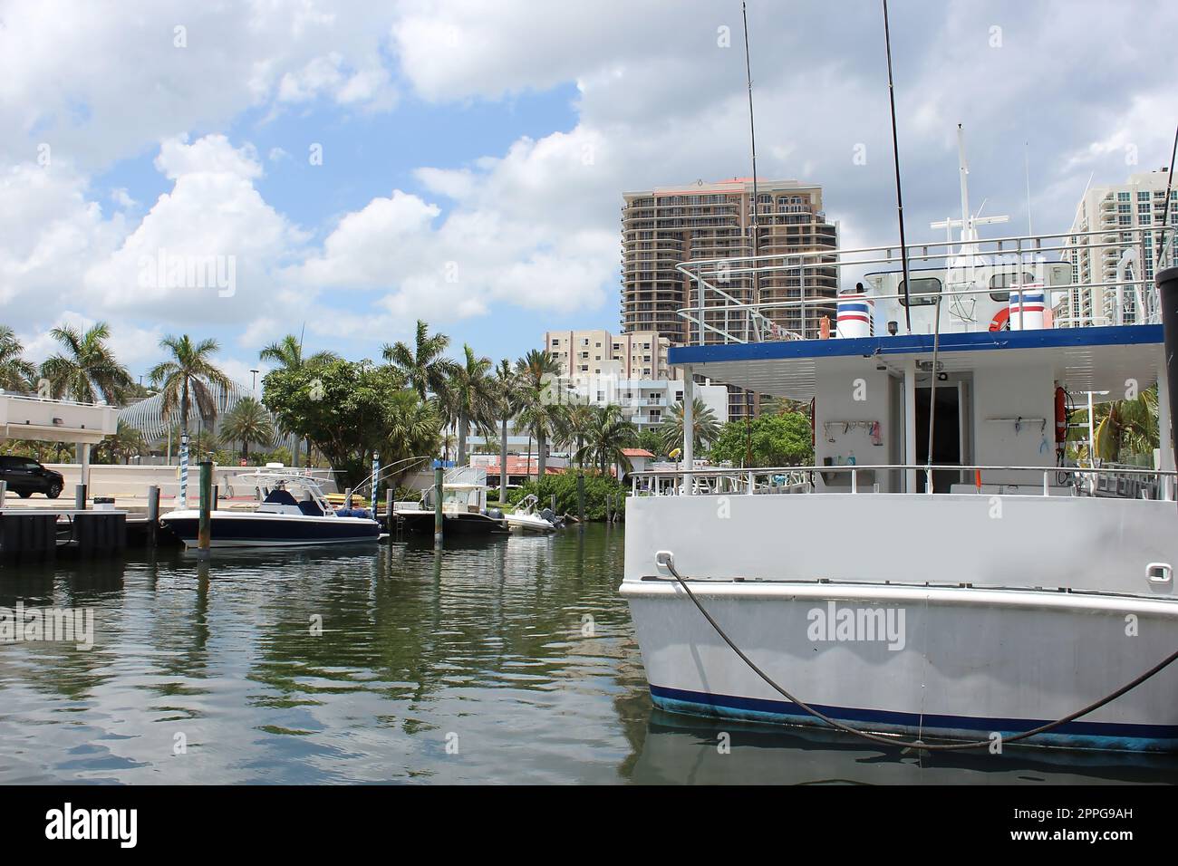 Paysage urbain De Ft. Lauderdale, Floride montrant la plage et la ville Banque D'Images