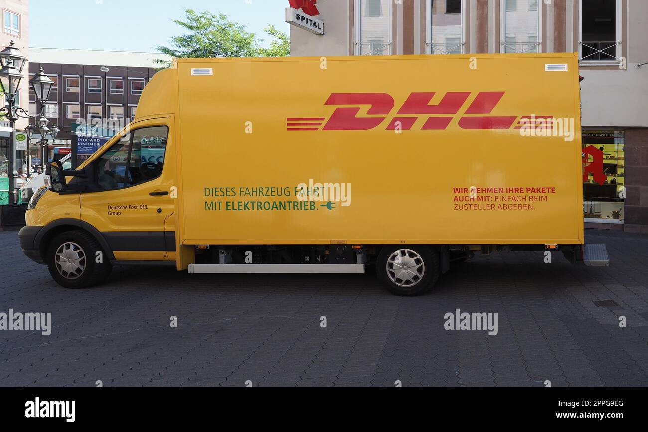 NUREMBERG - CIRCA JUIN 2022 : DHL VAN Banque D'Images