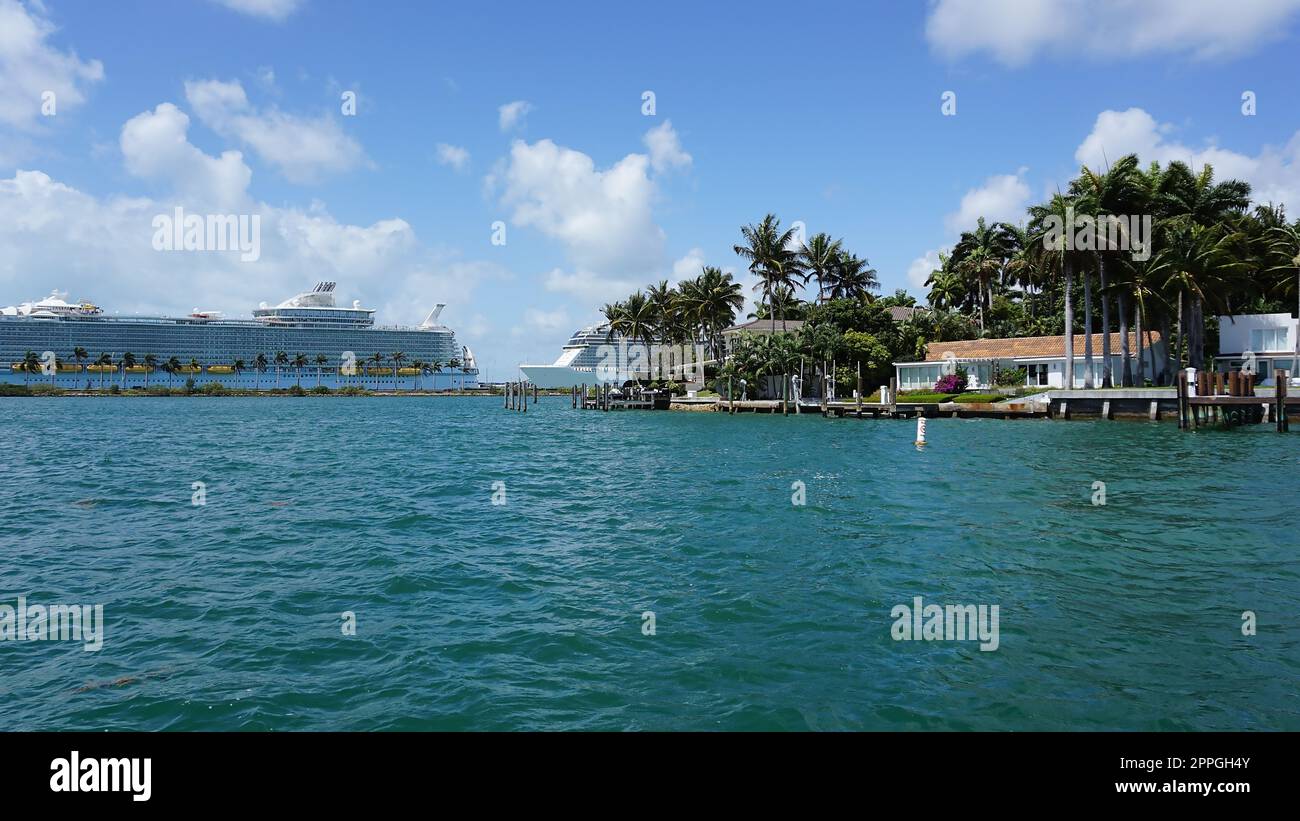 Appartements de luxe dans le port de Miami Banque D'Images