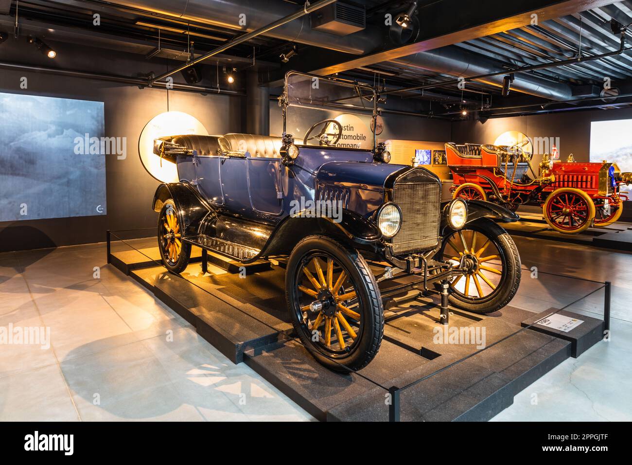 Ford modèle T - voiture rétro classique. Musée automobile de Riga. Riga, Lettonie, 17 août 2022 Banque D'Images