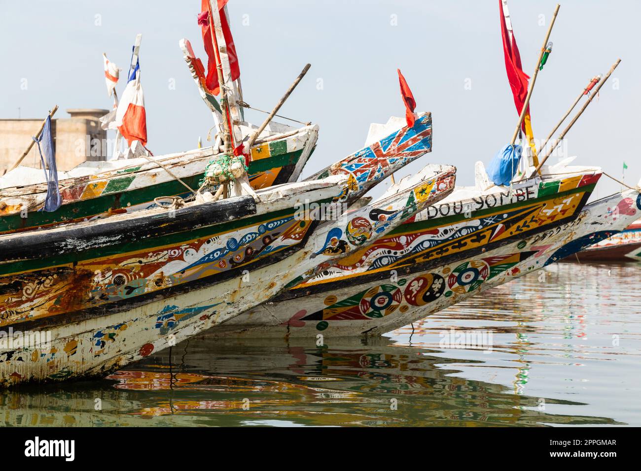 Bateaux de pêcheurs traditionnels du Sénégal Banque D'Images