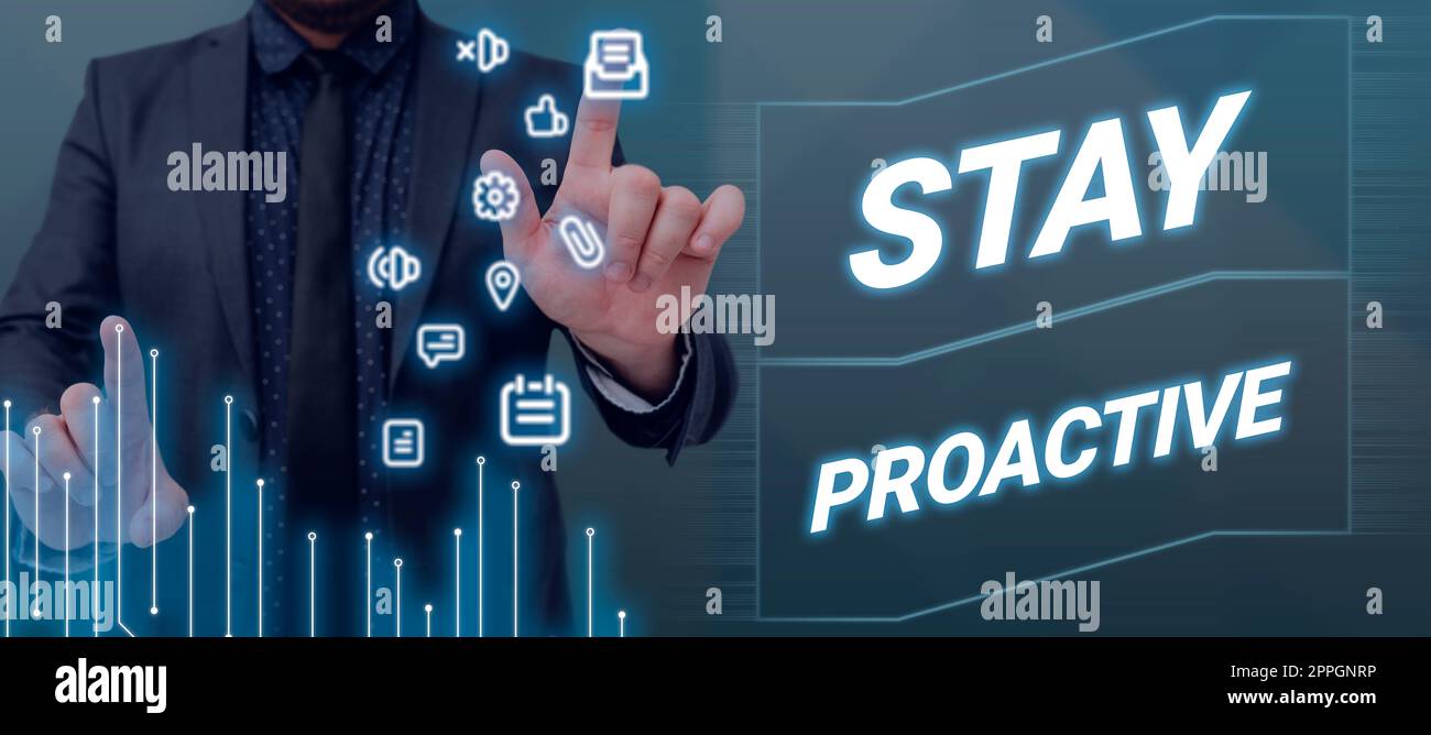 Signe d'écriture à la main Stay ProactiveApprenez votre propre décision d'aller de l'avant des événements prévus. Vitrine d'entreprise prenant sa propre décision d'aller de l'avant des événements prévus Docteur avec gants appuyant sur le bouton d'alimentation recevoir des informations. Banque D'Images