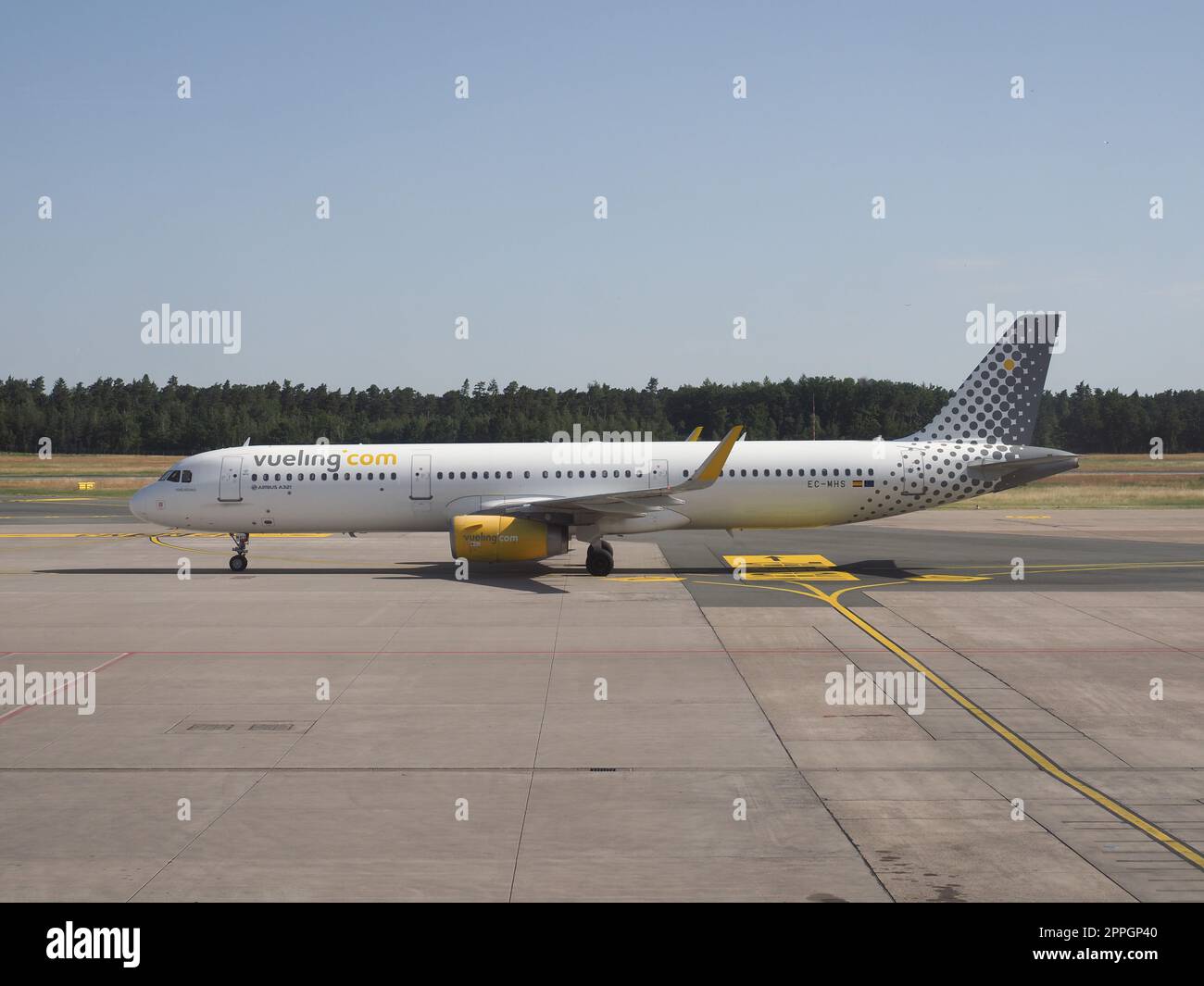 Vueling Airbus A321-231 sur la piste de Nuremberg Banque D'Images