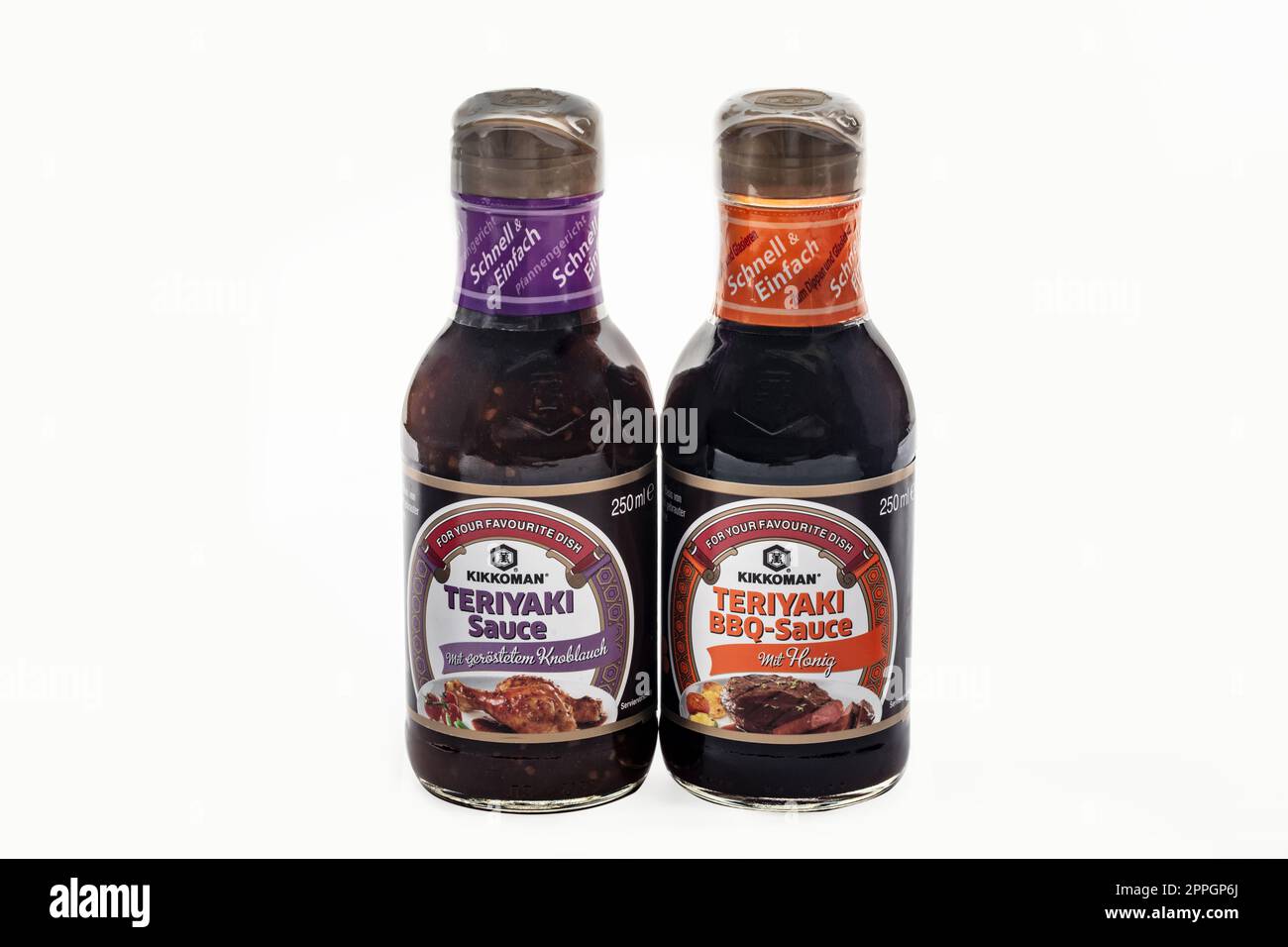 Deux bouteilles de sauce Kikkoman Teriyaki Banque D'Images