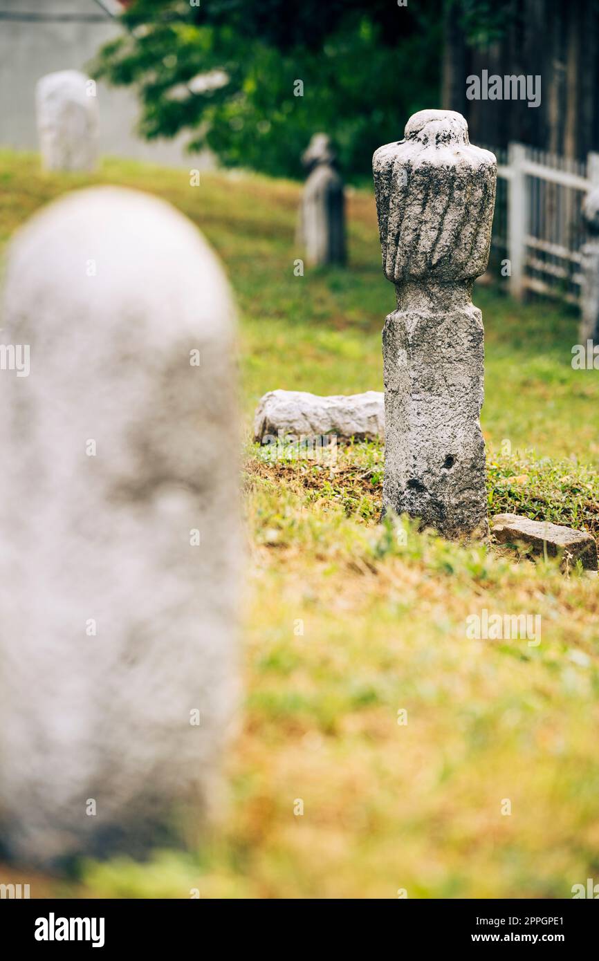 Pierres funéraires dans un cimetière musulman Banque D'Images Pierres funéraires dans un cimetière musulman Banque D'Images