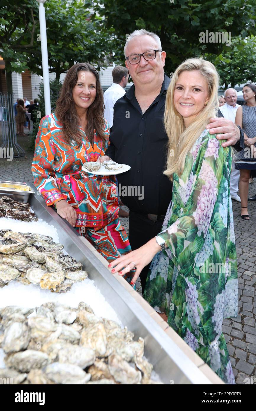 Dana Schweiger, Michael Hack, Nina Strathmann, Re-Opening Party des restaurants casse-Croute in der Neustadt, Hambourg, 23.08.2022 Banque D'Images