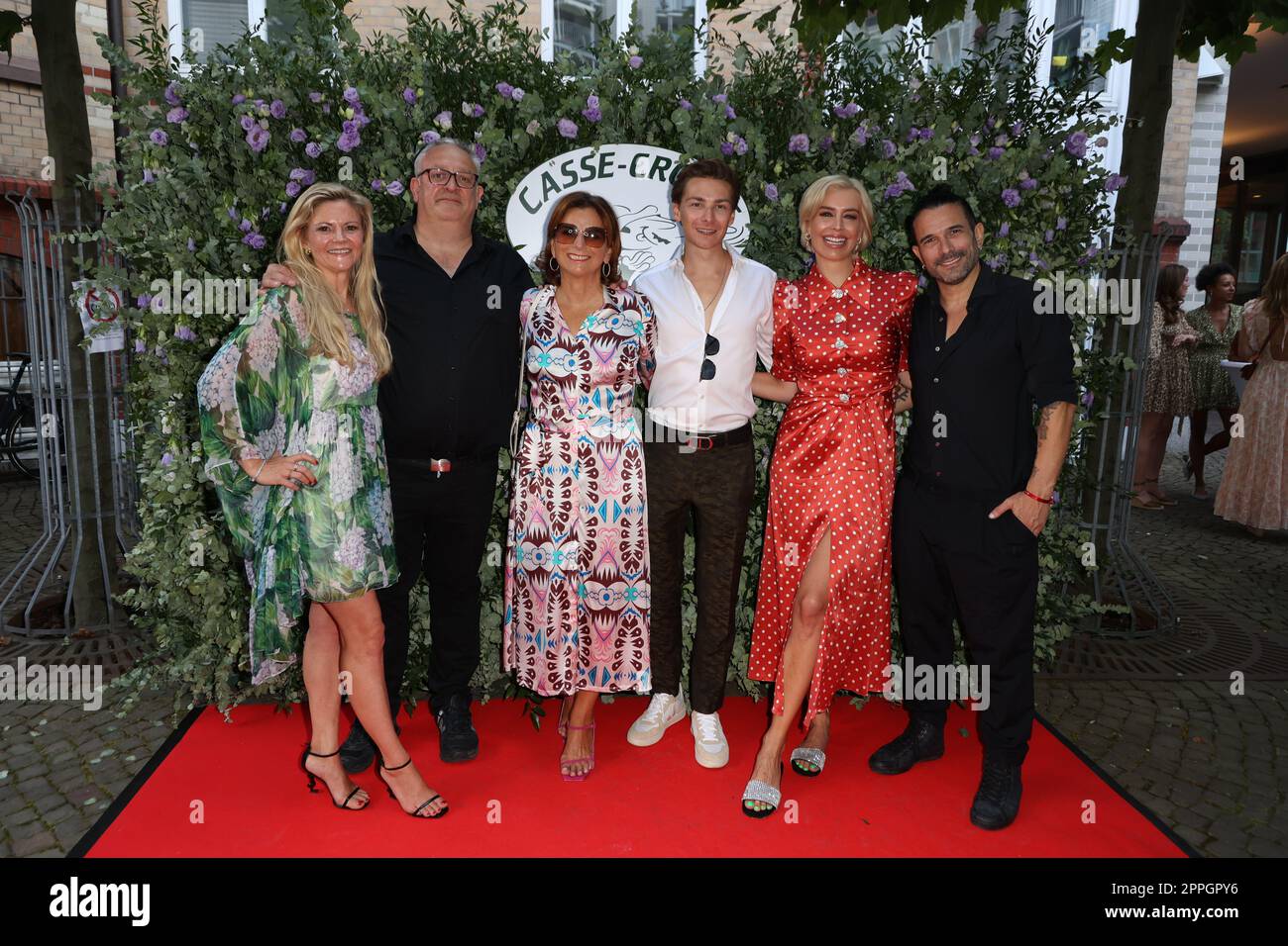 Nina Strathmann, Michael Hack, Claudia Obert, Max Suhr, Verena Kerth, Marc Terenzi, Ré-Opening Party des restaurants casse-croûte in der Neustadt, Hambourg, 23.08.2022 Banque D'Images