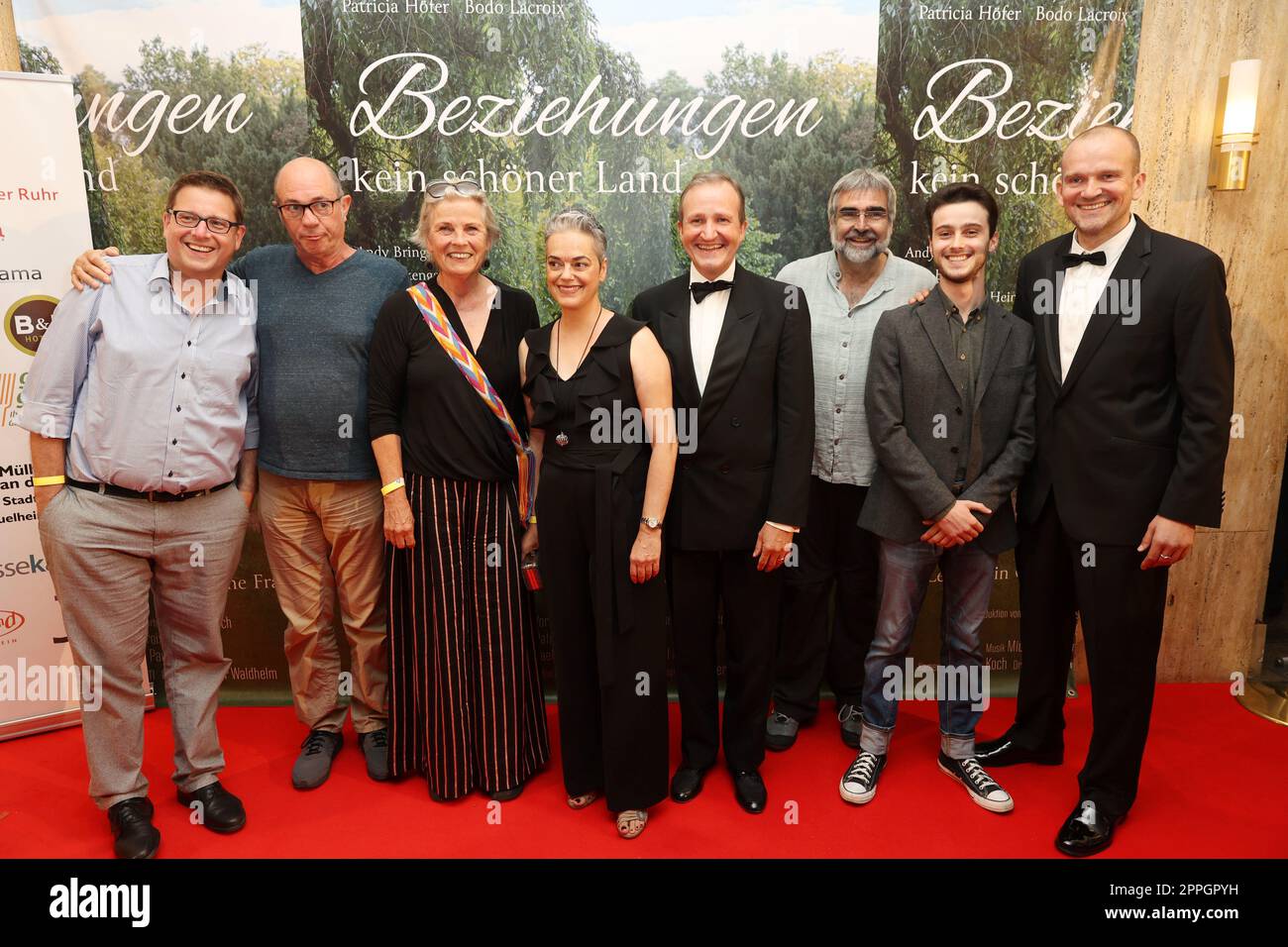 vl. Kai Magnus Sting, Uwe Lyko alias Herbert Knebel, Gerburg Jahnke, Patricia Hoefer, Bodo Lacroix, Volker Pispers, Gedeon Hoefer, Alexander Waldhelm, Premiere Beziehungen - kein schoener Land, Kino Lichtburg, Essen, 06.09.2022 Banque D'Images