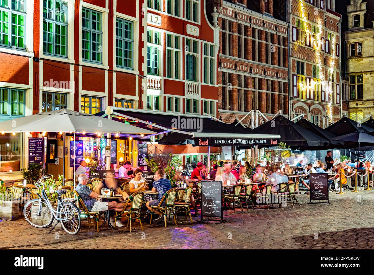 Restaurants dans la vieille ville de Gand, Belgique, la nuit Banque D'Images