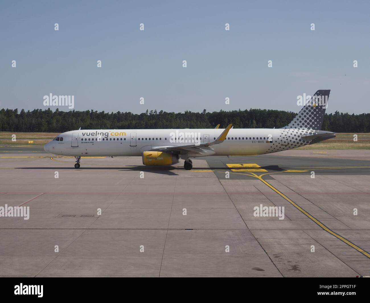 Vueling Airbus A321-231 sur la piste de Nuremberg Banque D'Images