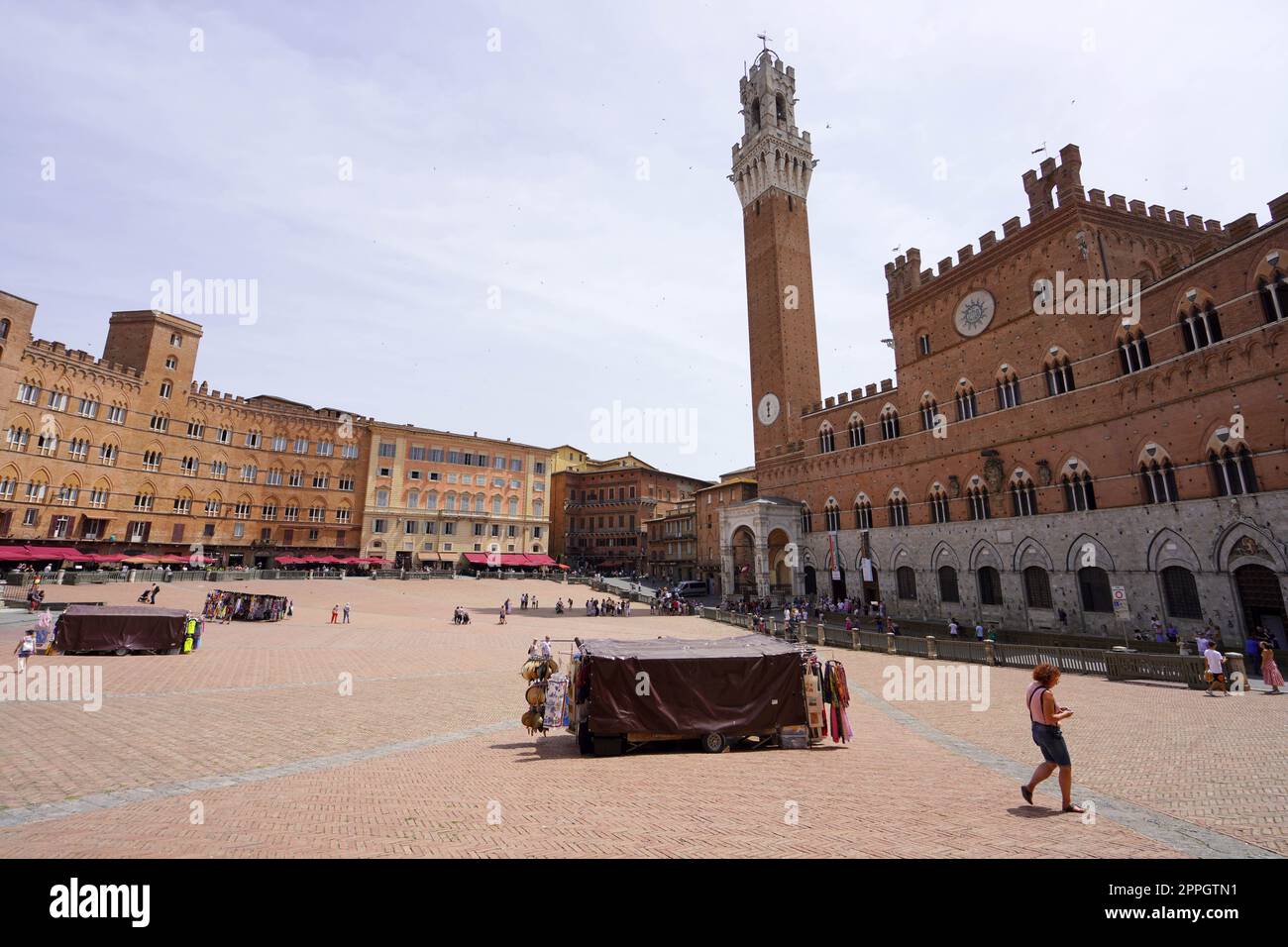 SIENNE, ITALIE - 22 JUIN 2022 : place Piazza del Campo l'espace public principal du centre historique de Sienne, Toscane, Italie Banque D'Images