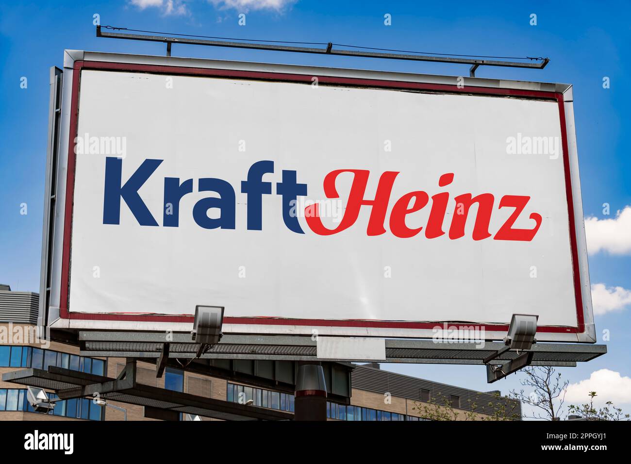 Panneau publicitaire affichant le logo de Kraft Heinz Banque D'Images