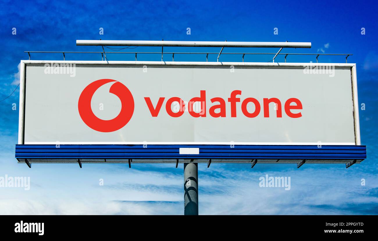 Panneau publicitaire affichant le logo du groupe Vodafone Photo Stock