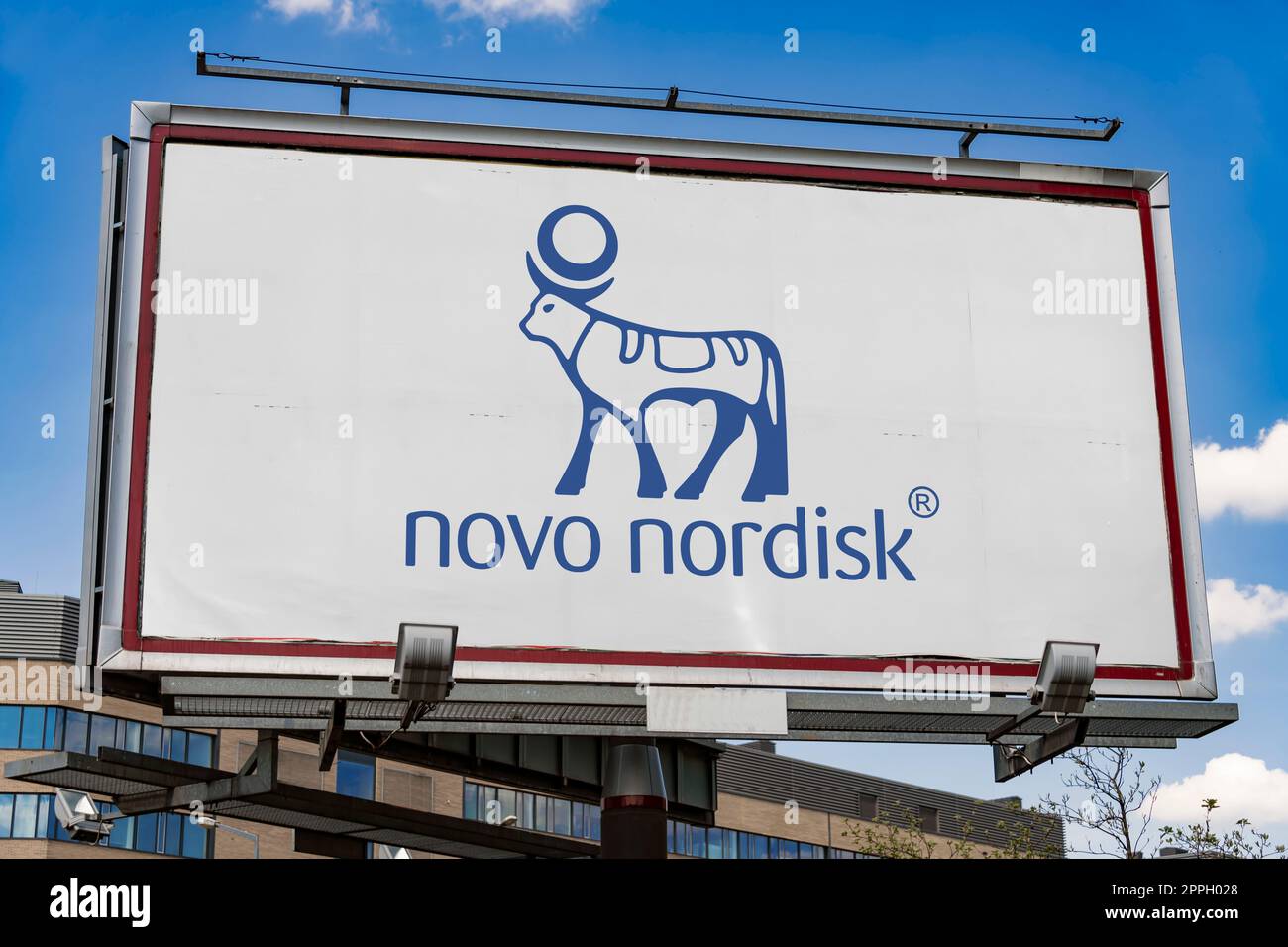 Panneau publicitaire affichant le logo de Novo Nordisk Banque D'Images