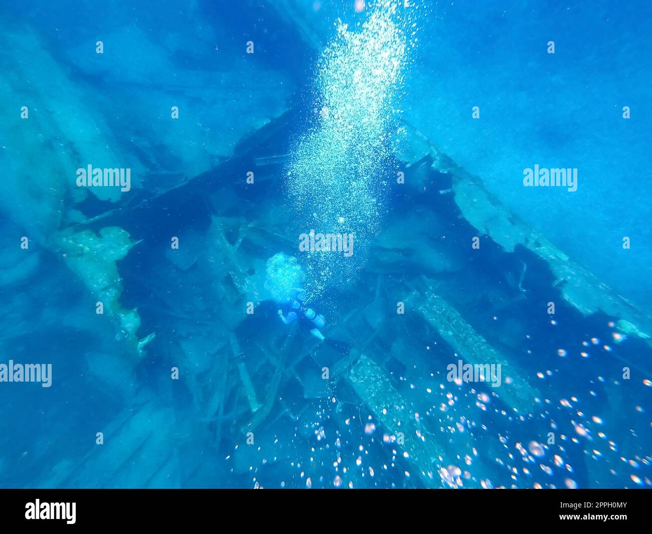 Navire coulé sous la mer. Magnifique récif corallien coloré sous-marin à la mer des Caraïbes à Honeymoon Beach sur St. Thomas, USVI Banque D'Images