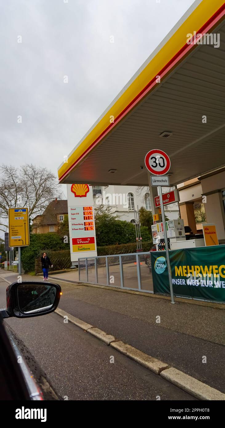 Station de carburant et essence SHELL à Dortmund, Allemagne Banque D'Images