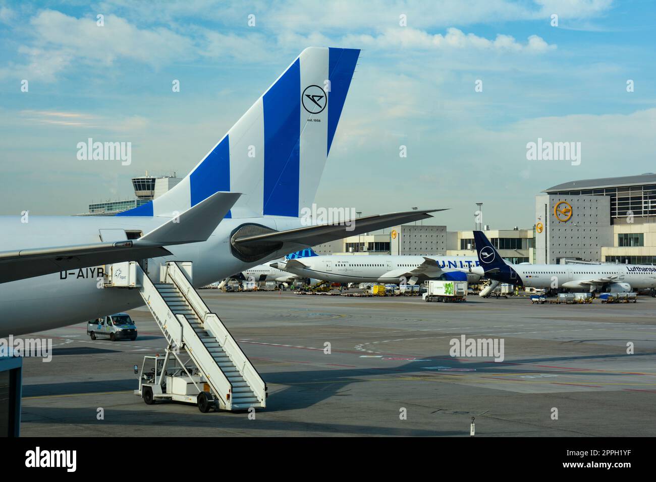 Aéroport de Francfort Allemagne 02 août 2022 - avions au terminal Banque D'Images