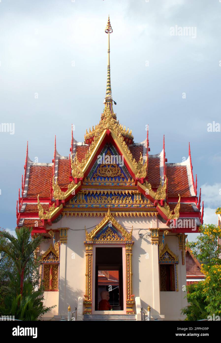 Chapelle bouddhiste au temple Wat Suwankiriket school à Karon, province de Phuket, Thailande. Banque D'Images