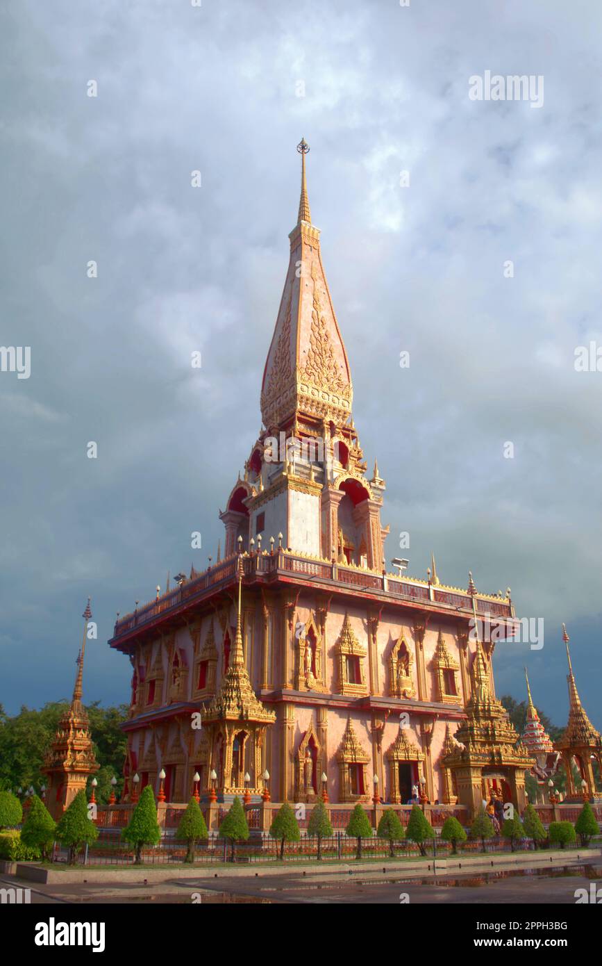 Vue extérieure du temple Wat Chalong, situé à Phuket en Thaïlande. Banque D'Images