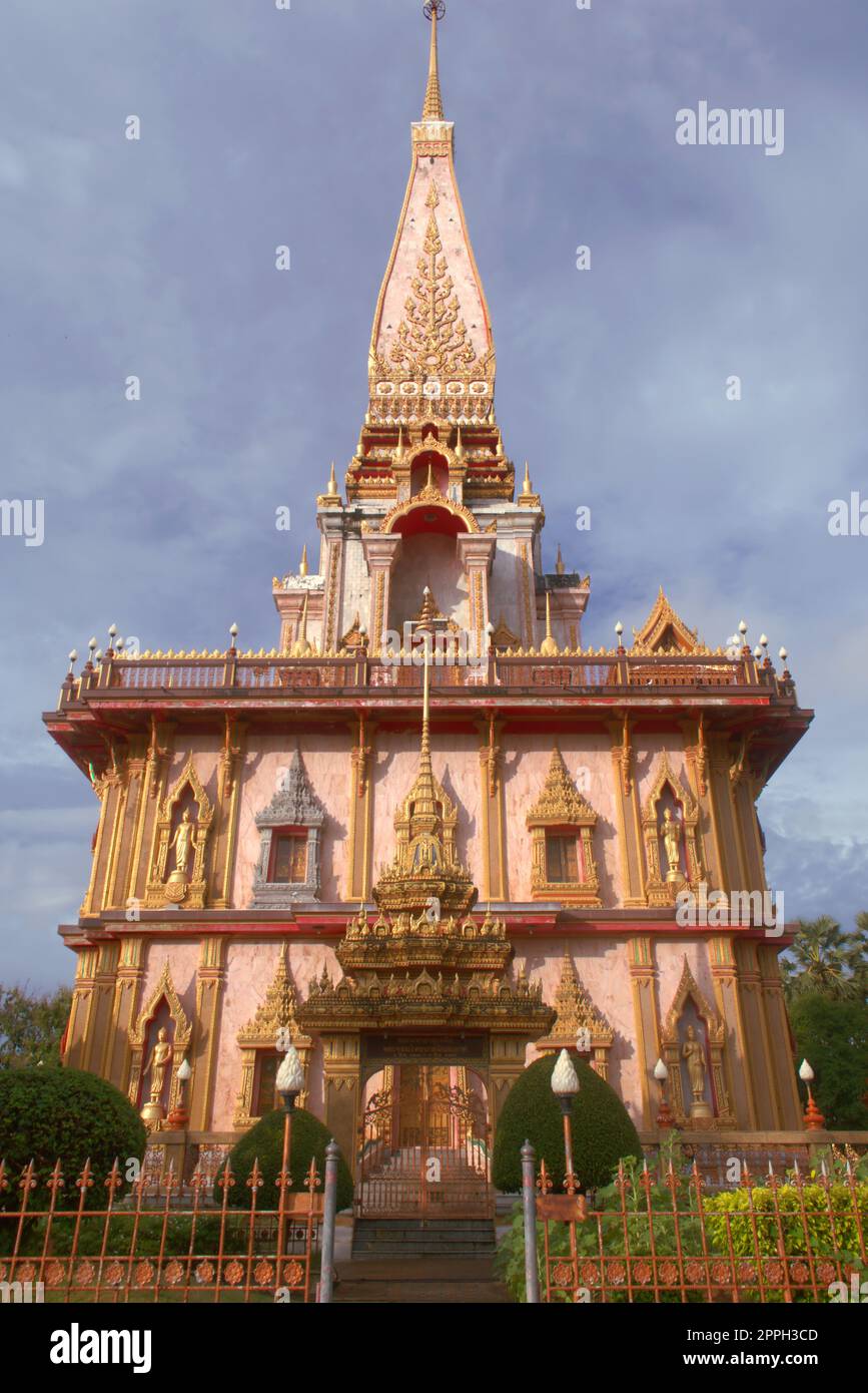 Vue extérieure du temple Wat Chalong, situé à Phuket en Thaïlande. Banque D'Images