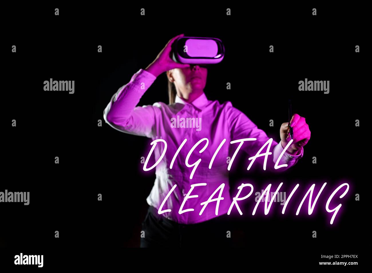 Affichage conceptuel apprentissage numérique accompagné de la technologie ou de la pratique pédagogique. Mot pour accompagné par la technologie ou par la pratique pédagogique Banque D'Images