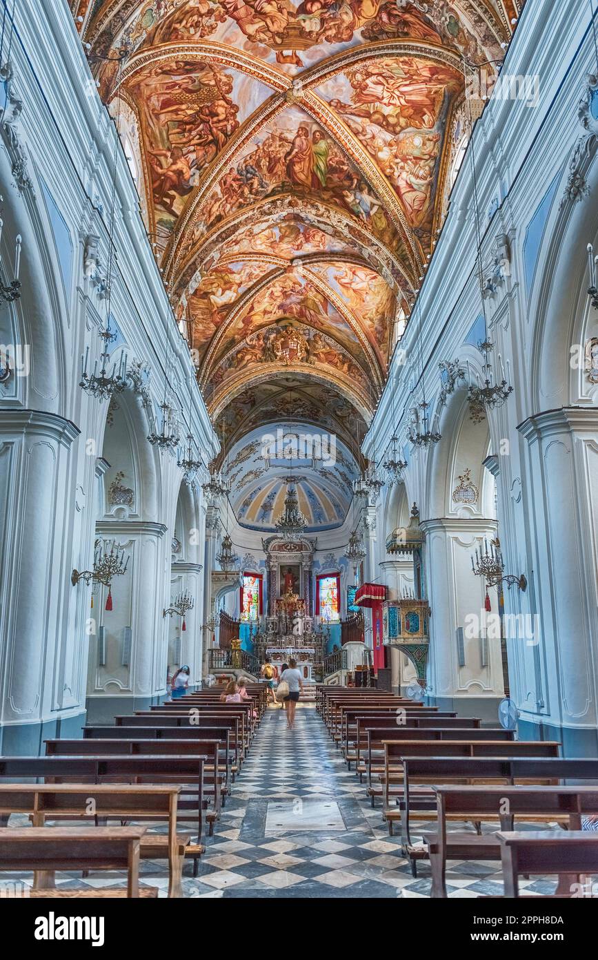 Intérieur de la basilique Saint Bartolomew, île de Lipari, Italie Banque D'Images