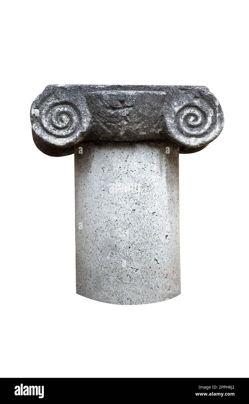 tête de colonne de pilier en pierre antique architecturale isolée sur fond blanc Banque D'Images