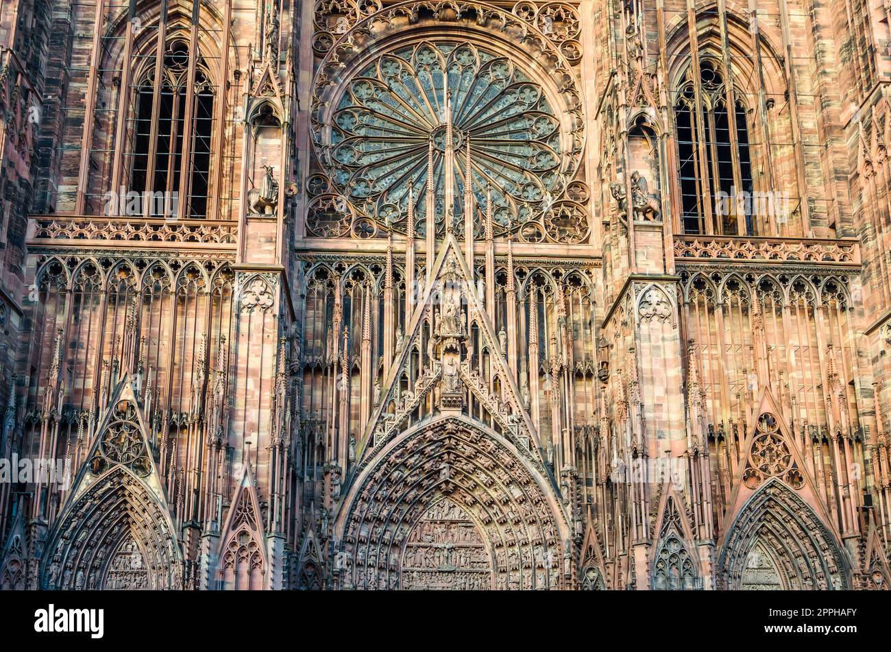 Détail architectural de la cathédrale gothique de Strasbourg, France Banque D'Images