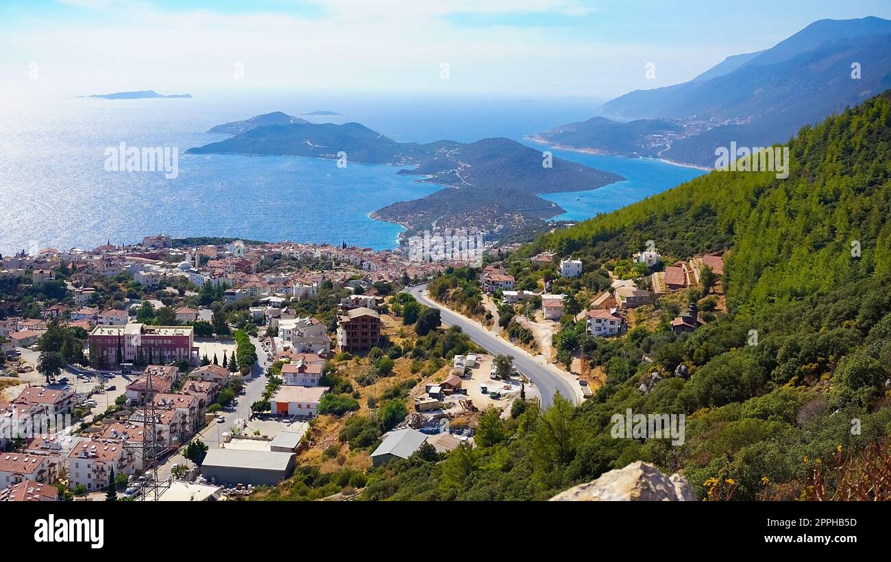 Kas est un paradis touristique au pied des montagnes du Taurus de la Méditerranée. Les touristes entrants du comté de Kas, tenez-les qu'ils sont fascinés par sa beauté naturelle et des vues inspirantes. Banque D'Images